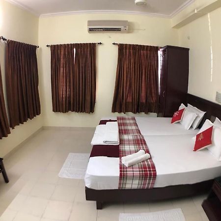 Mjm Plaza Hotell Kochi Exteriör bild