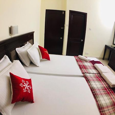Mjm Plaza Hotell Kochi Exteriör bild