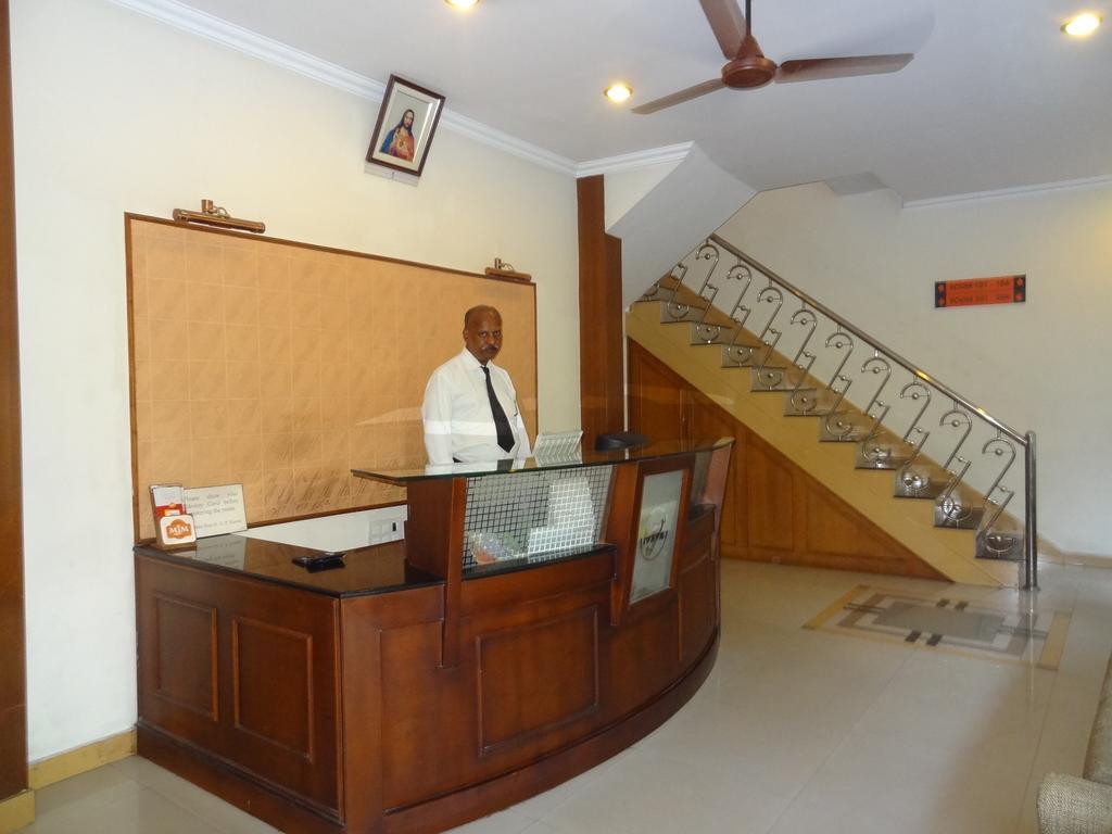 Mjm Plaza Hotell Kochi Exteriör bild