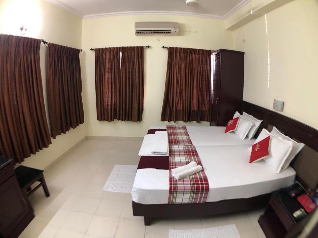 Mjm Plaza Hotell Kochi Exteriör bild