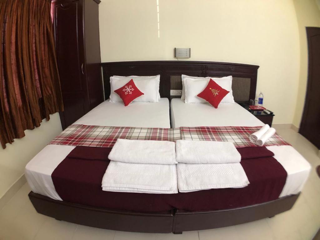 Mjm Plaza Hotell Kochi Exteriör bild
